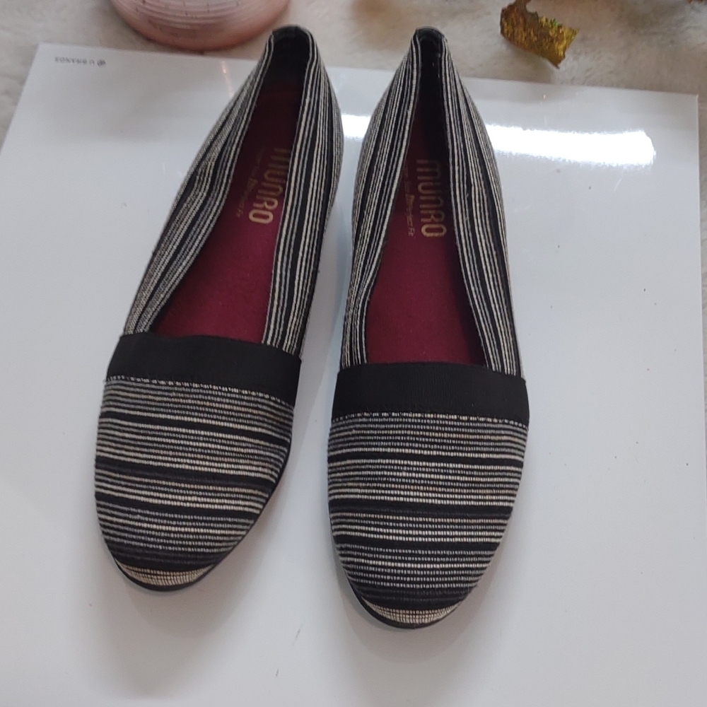 Munro Black Flats with Comfort and Elegance